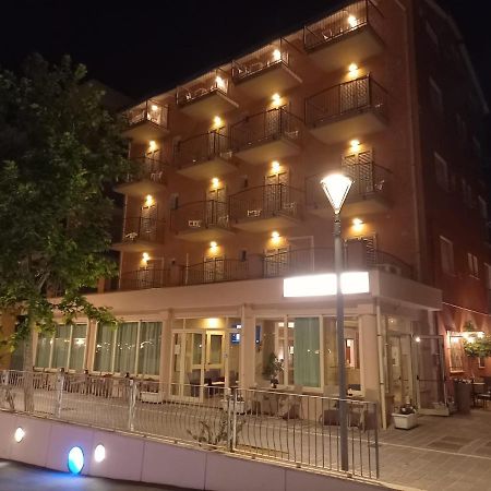 Hotel Serafini Misano Adriatico Buitenkant foto