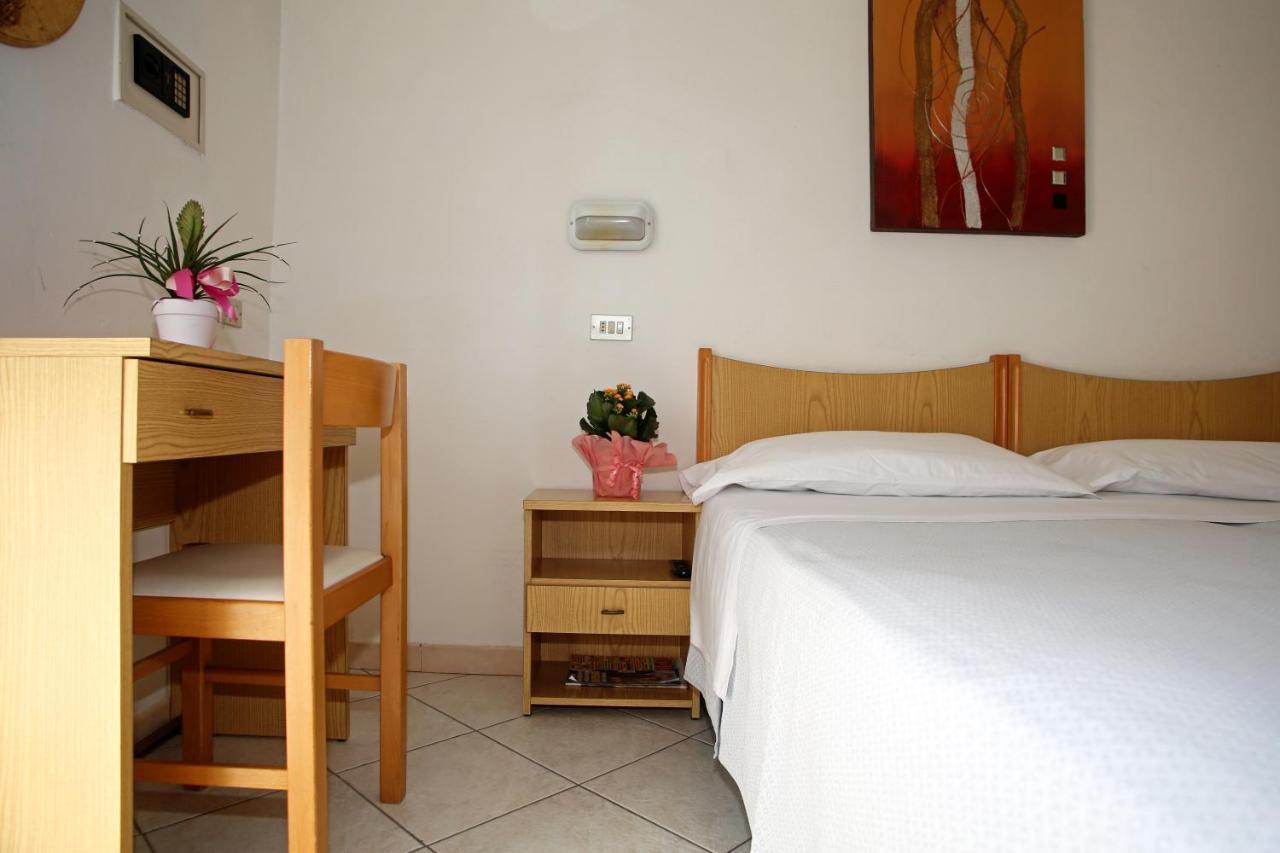 Hotel Serafini Misano Adriatico Buitenkant foto