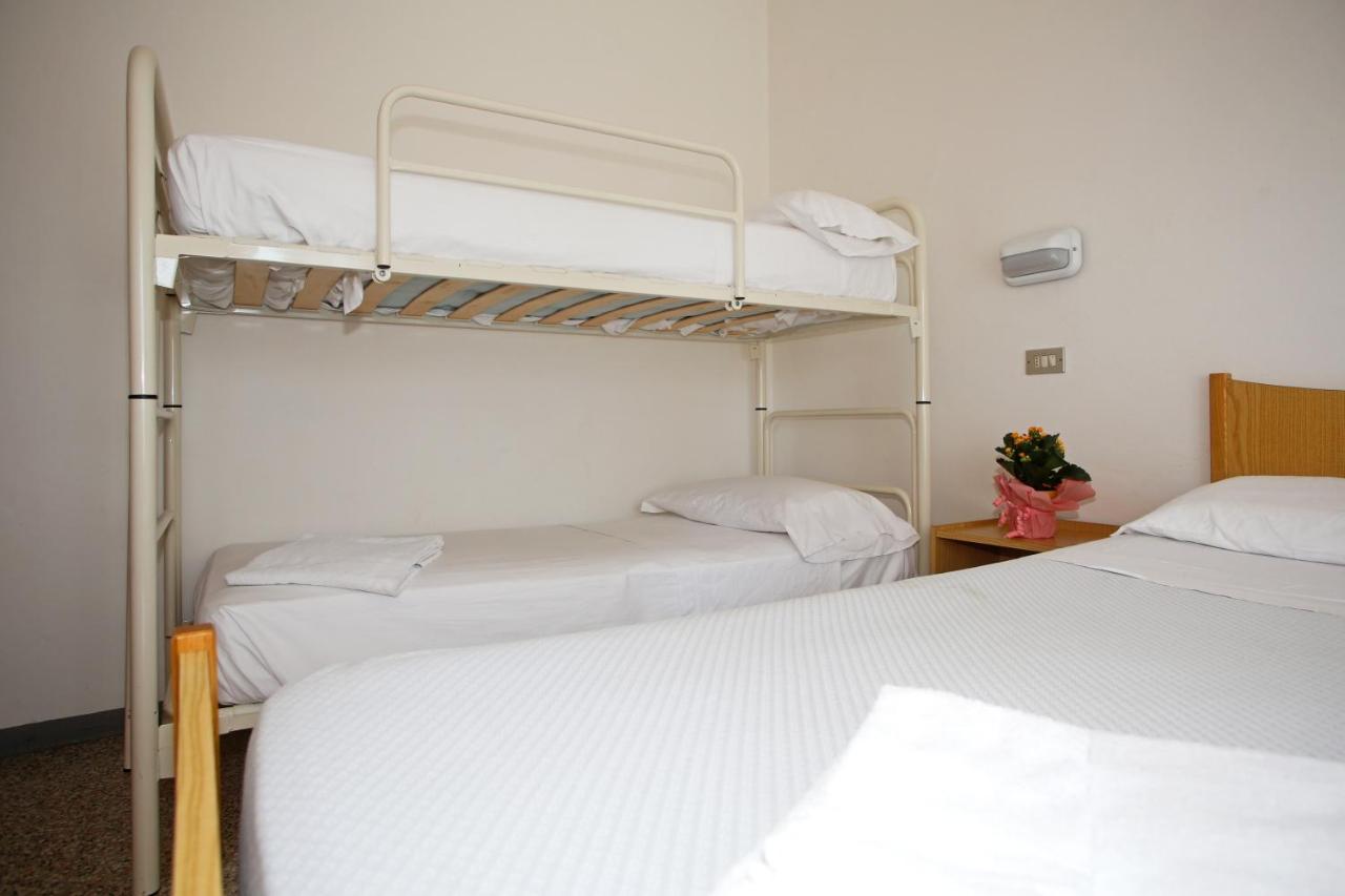 Hotel Serafini Misano Adriatico Buitenkant foto