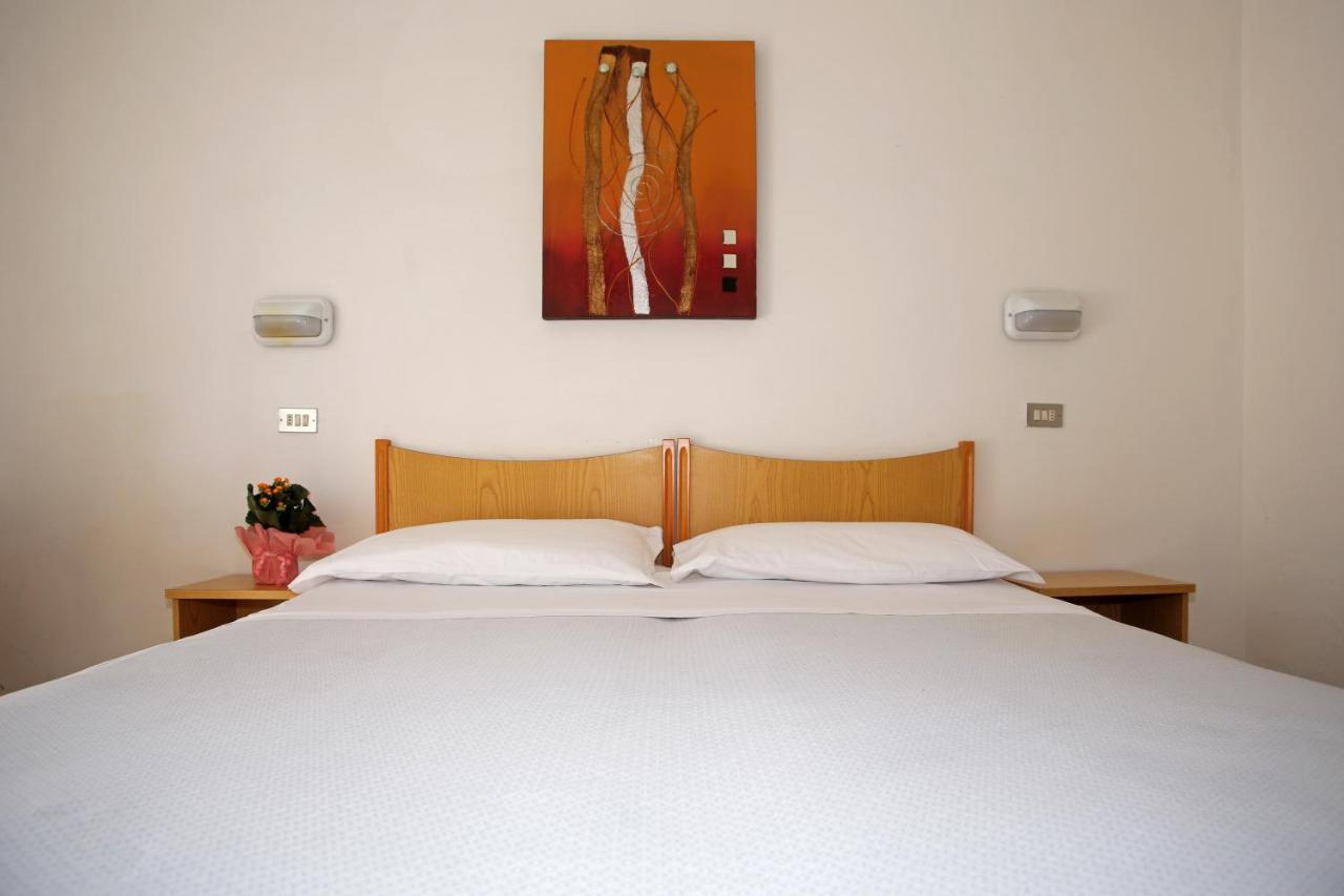 Hotel Serafini Misano Adriatico Buitenkant foto