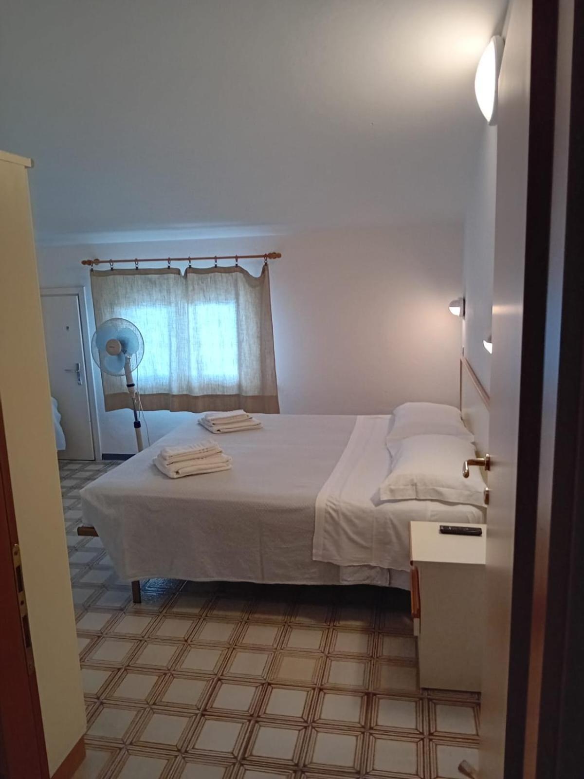 Hotel Serafini Misano Adriatico Buitenkant foto