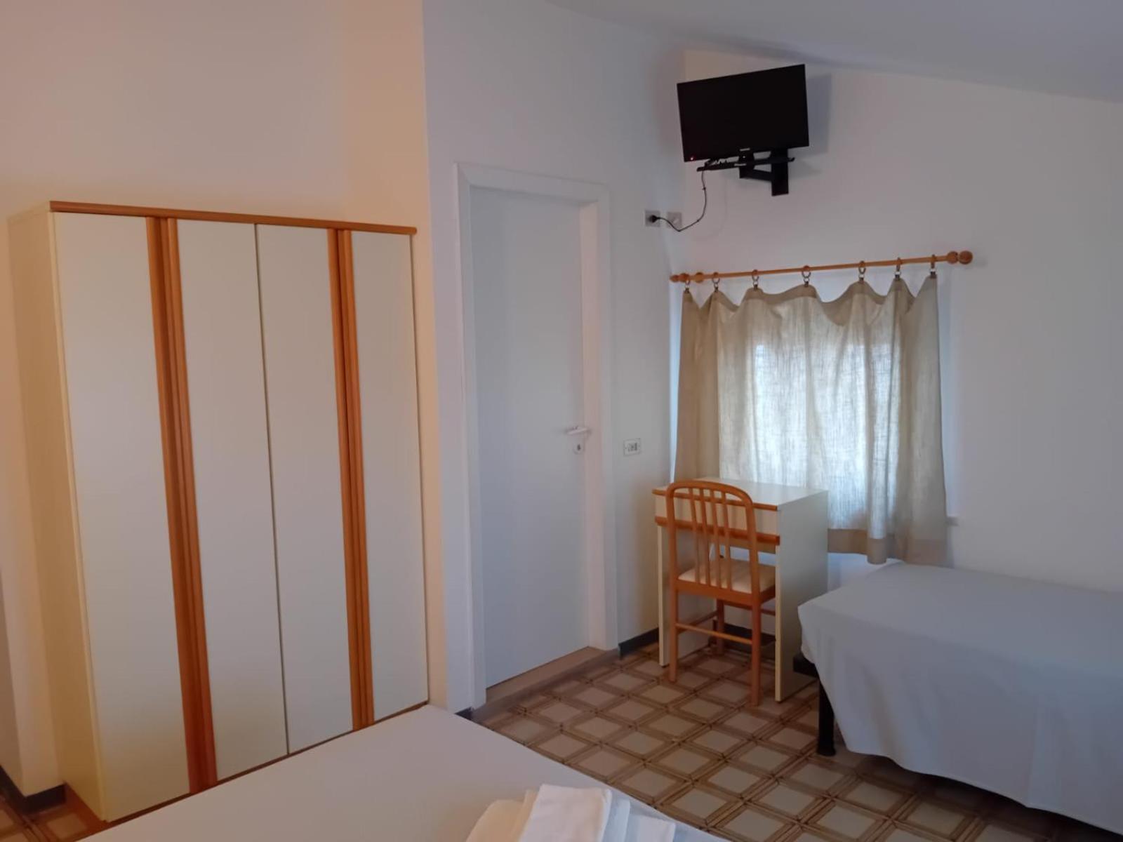 Hotel Serafini Misano Adriatico Buitenkant foto