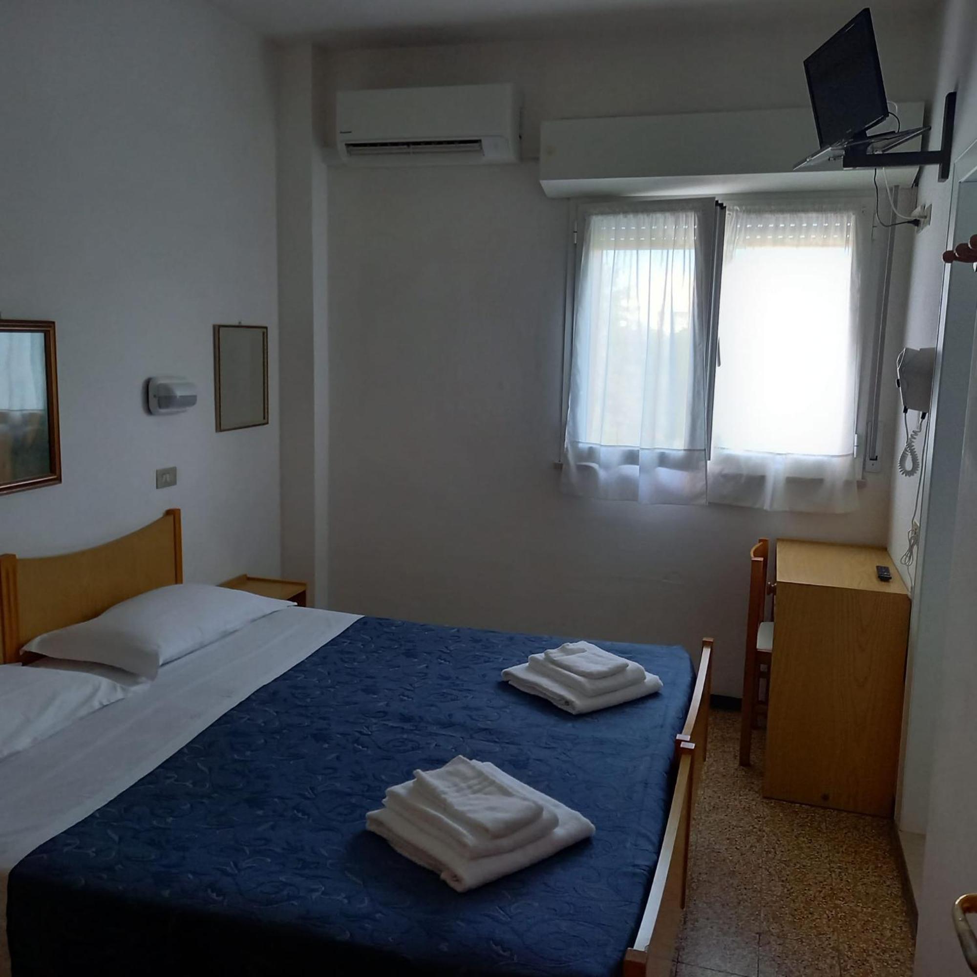 Hotel Serafini Misano Adriatico Buitenkant foto